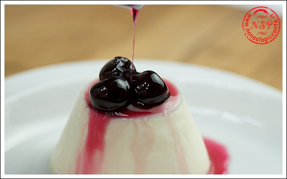 Panna cotta alle amarene Panna cotta alle amarene