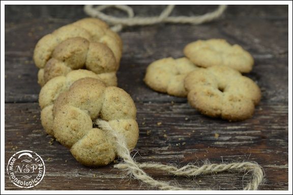Biscotti con grano saraceno e nocciole Biscotti con grano saraceno e nocciole