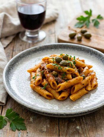 Pasta acciughe e capperi