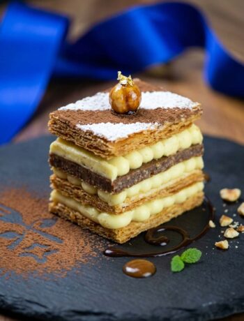 piatto con millefoglie pralinato