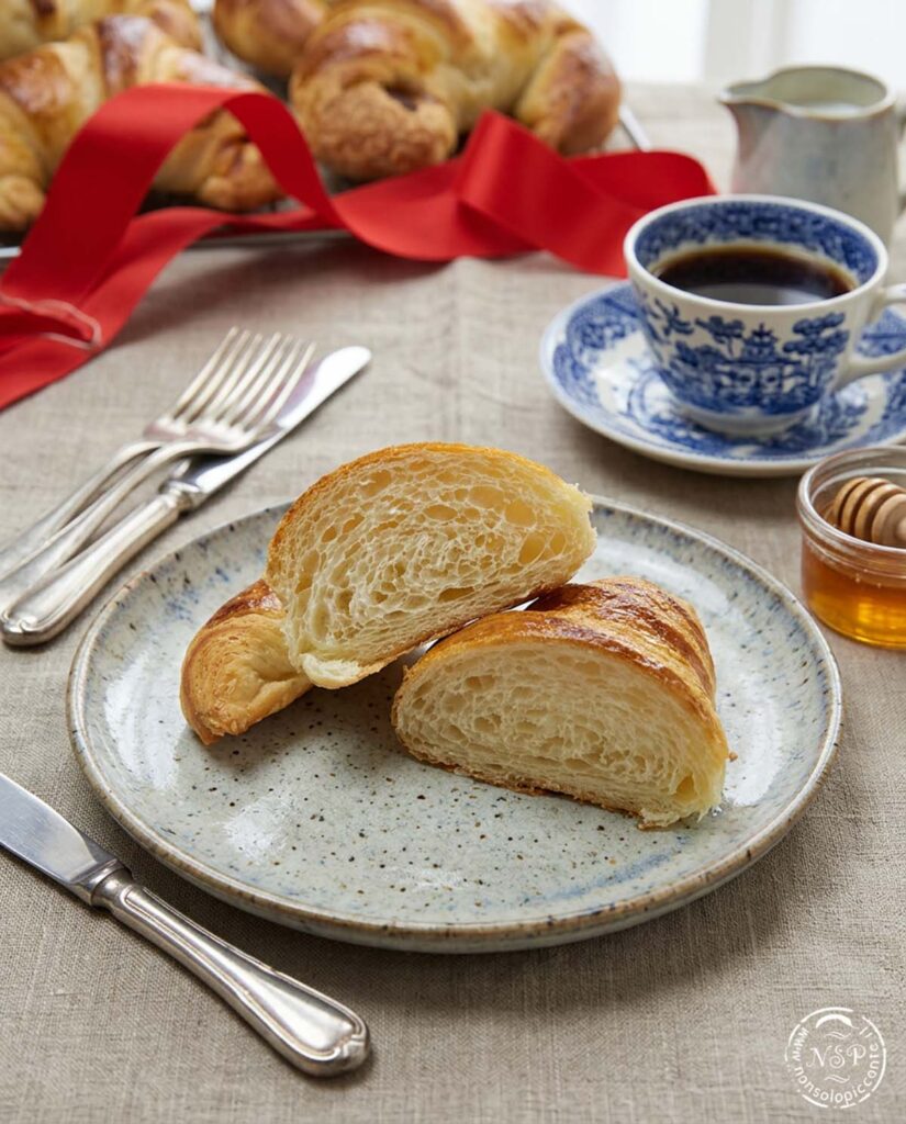 piatto croissant francesi aperti