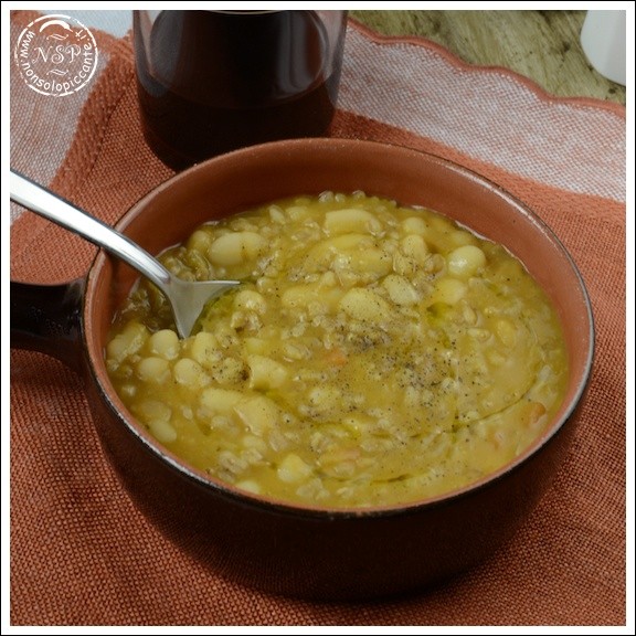 Zuppa di fagioli e farro