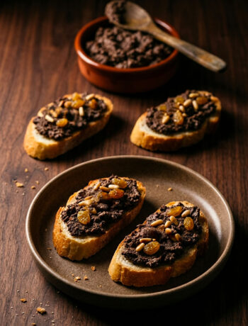 Crostini fegatini pinoli e uvetta