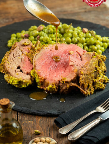 filetto in crosta di pistacchio con piselli
