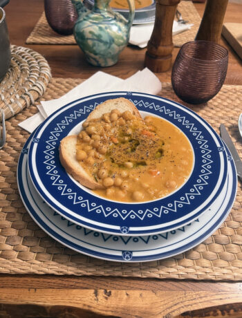 piatto con zuppa dei ceci del valdarno