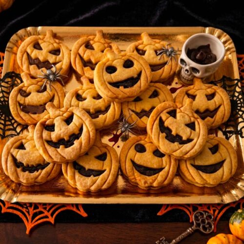 Biscotti di Halloween senza uova a forma di zucca