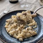 Piatto con risotto di funghi porcini